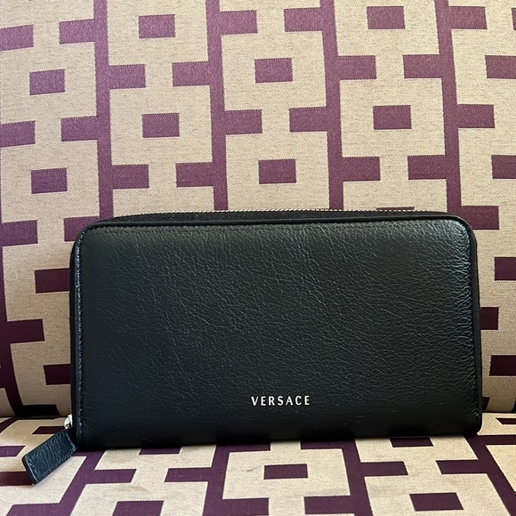 Versace unisex zip around long continental wallet NEW - Picture 6 of 7